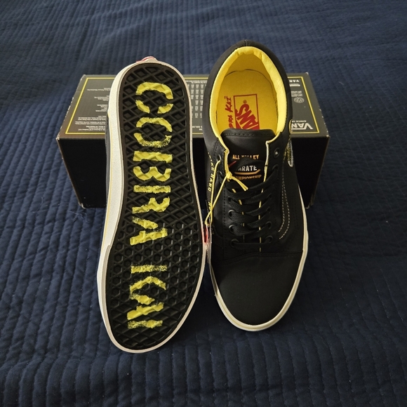 Vans Old Skool Cobra Kai Strike First Men Yellow Black White Rare 042024 - Picture 8 of 10